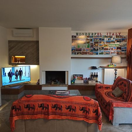 Lukas Home Con Il Cuore Appartamento 3 Camere Al Piano Terra E Appartamento 1 Camera In Taverna 梅罗内 外观 照片