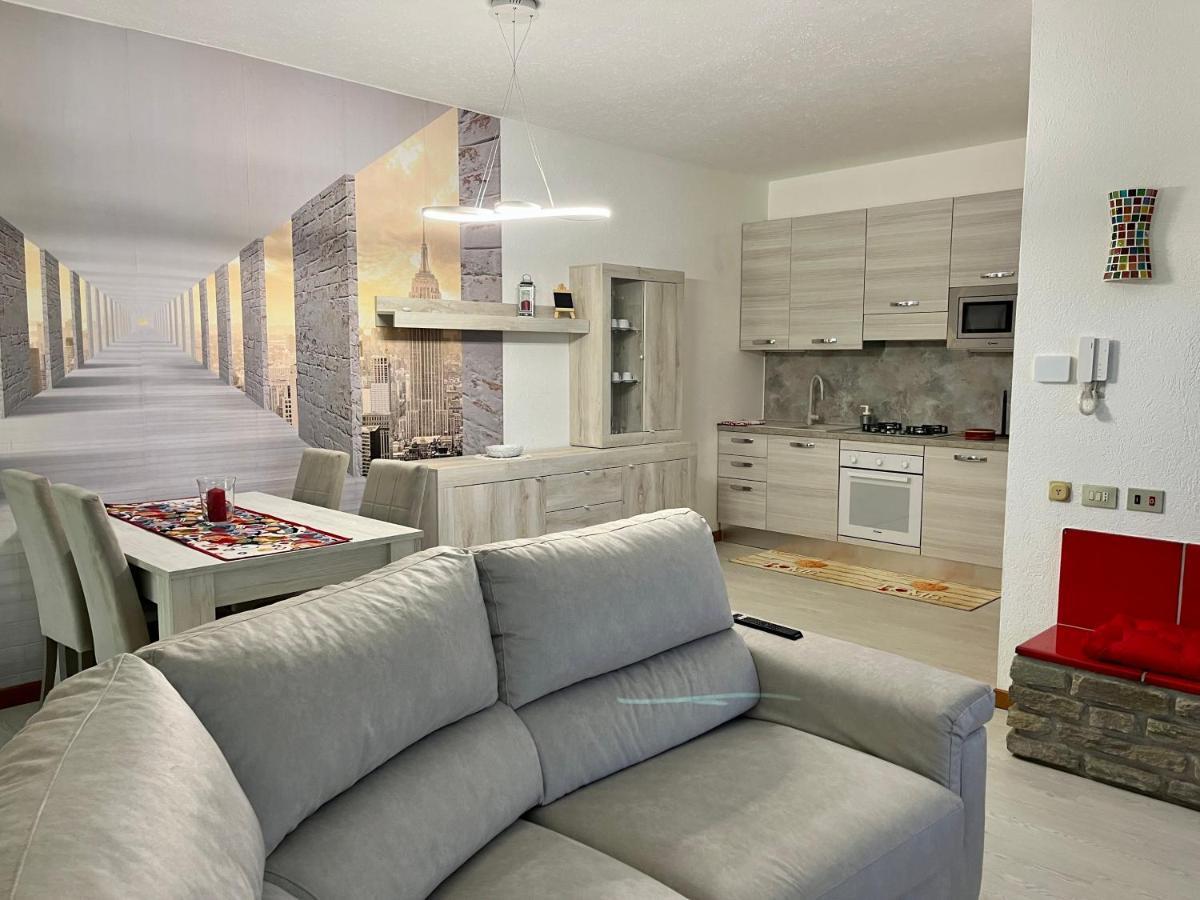 Lukas Home Con Il Cuore Appartamento 3 Camere Al Piano Terra E Appartamento 1 Camera In Taverna 梅罗内 外观 照片