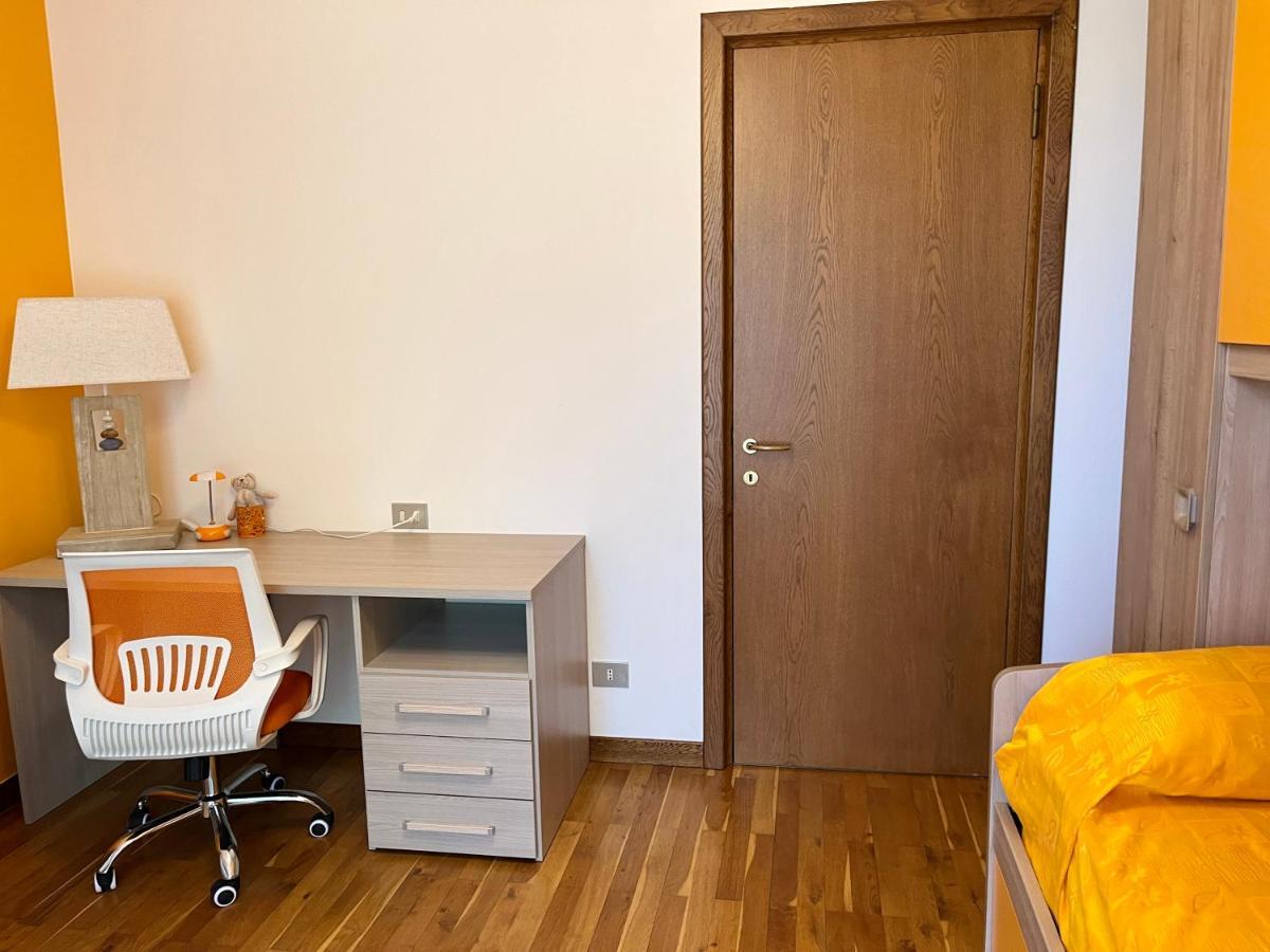 Lukas Home Con Il Cuore Appartamento 3 Camere Al Piano Terra E Appartamento 1 Camera In Taverna 梅罗内 外观 照片