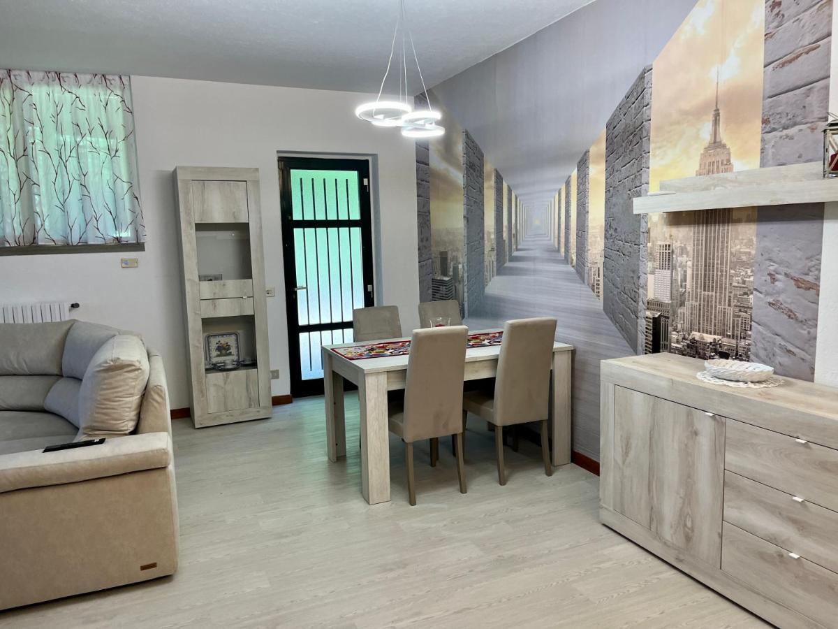 Lukas Home Con Il Cuore Appartamento 3 Camere Al Piano Terra E Appartamento 1 Camera In Taverna 梅罗内 外观 照片
