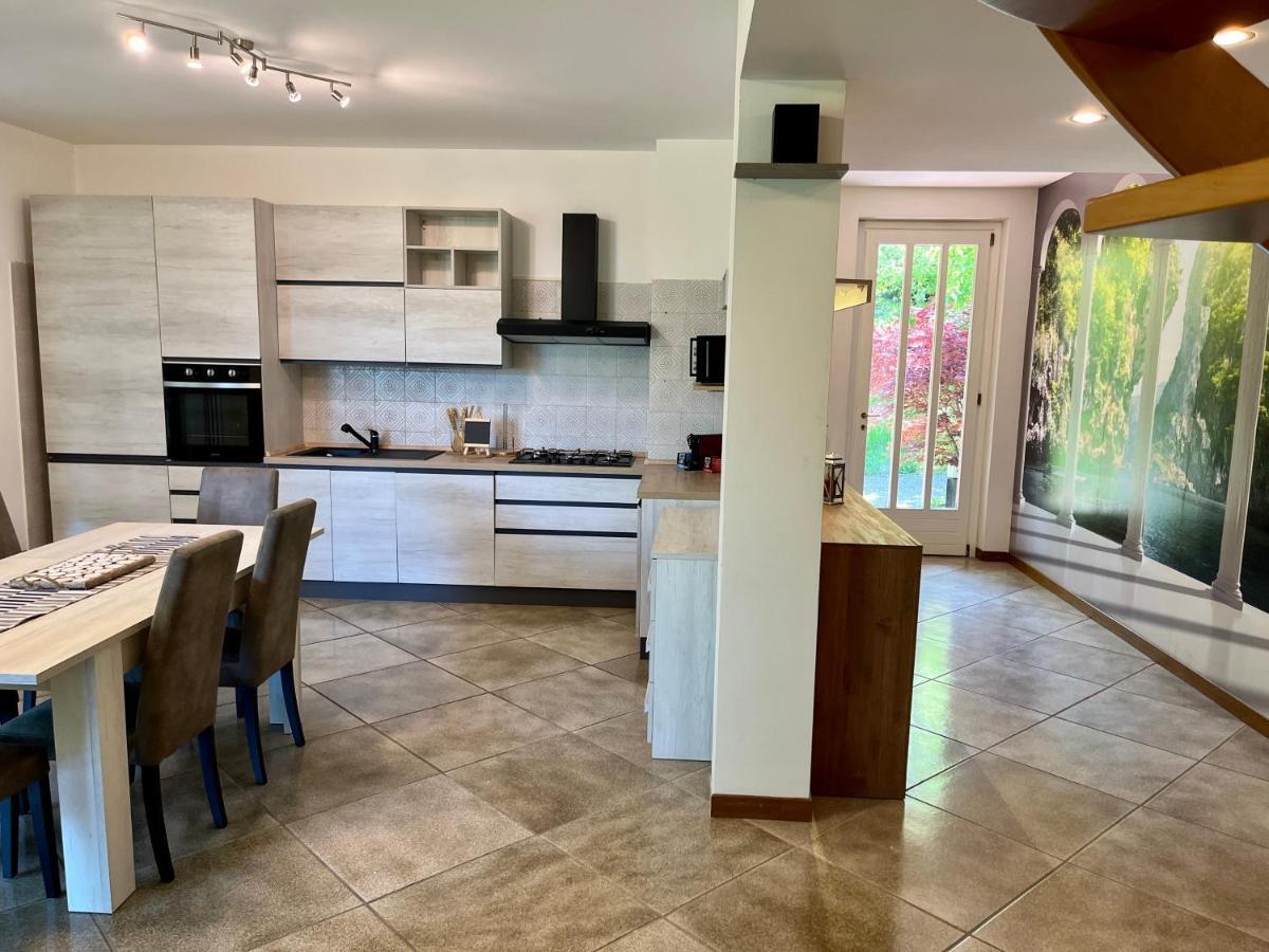 Lukas Home Con Il Cuore Appartamento 3 Camere Al Piano Terra E Appartamento 1 Camera In Taverna 梅罗内 外观 照片