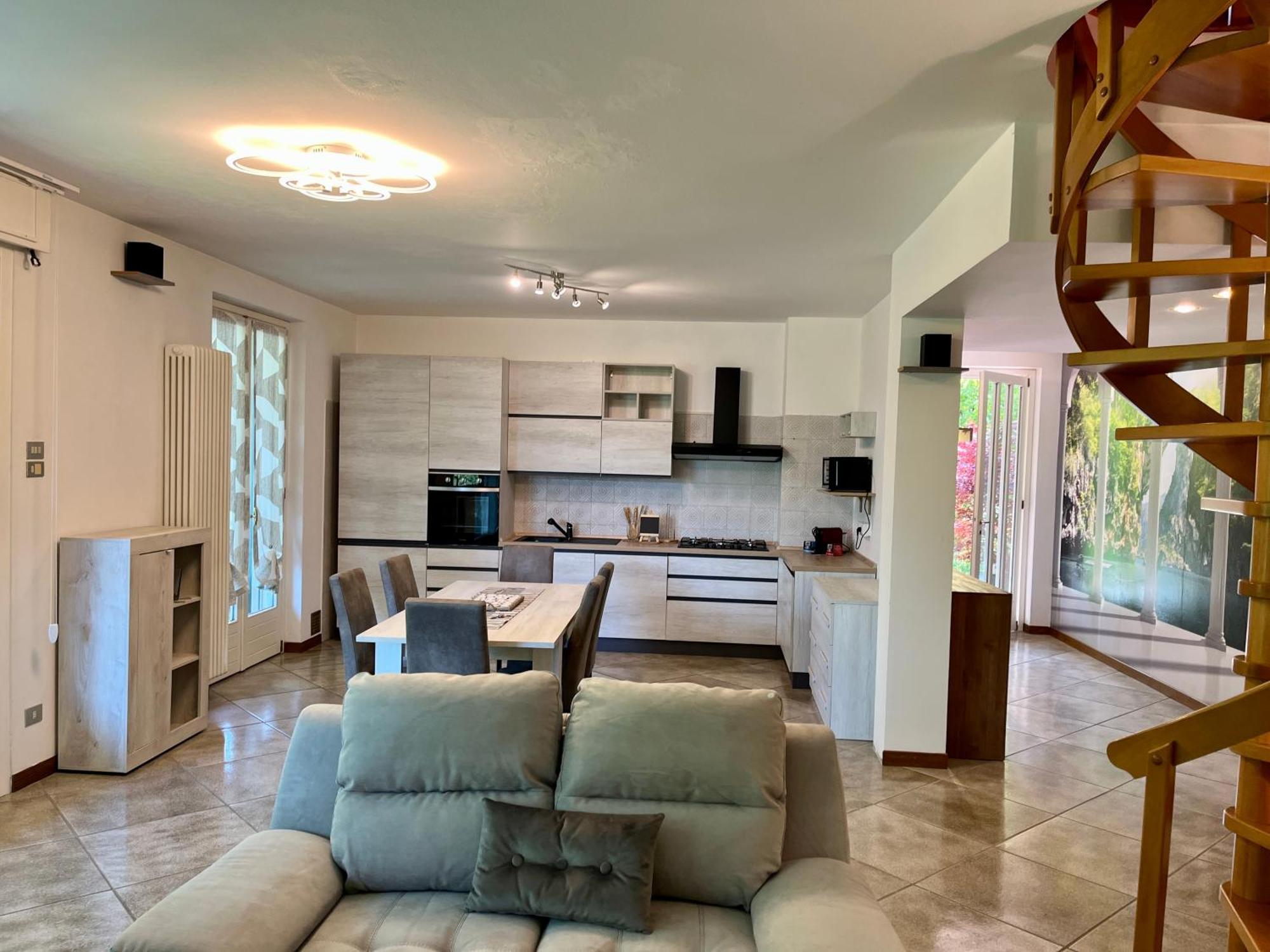 Lukas Home Con Il Cuore Appartamento 3 Camere Al Piano Terra E Appartamento 1 Camera In Taverna 梅罗内 外观 照片