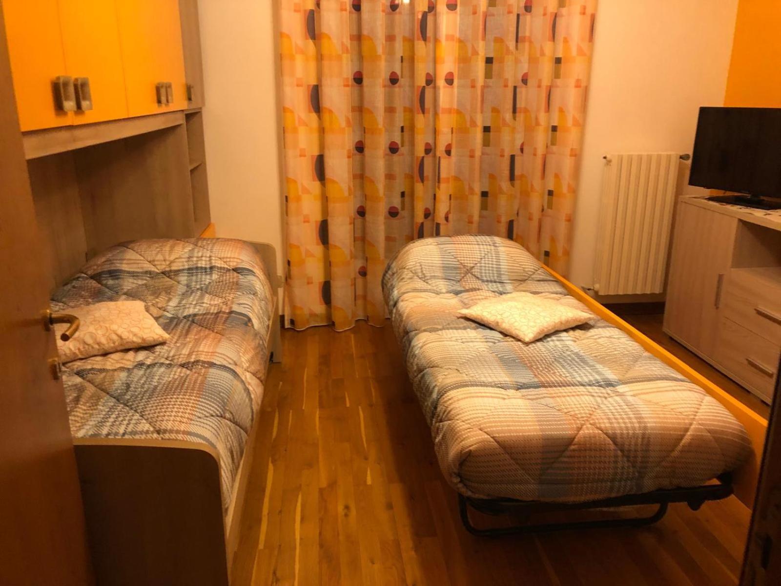 Lukas Home Con Il Cuore Appartamento 3 Camere Al Piano Terra E Appartamento 1 Camera In Taverna 梅罗内 外观 照片