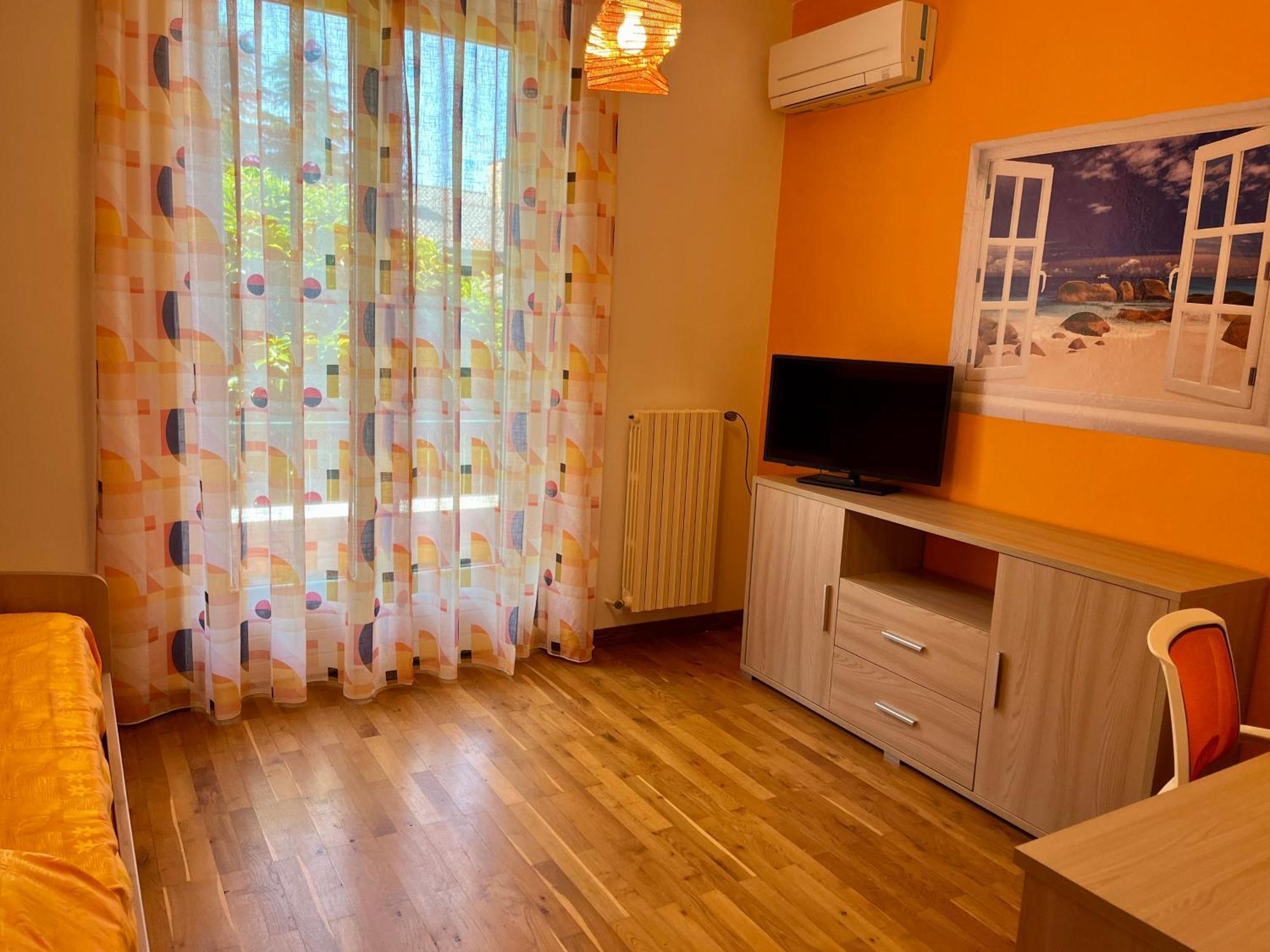 Lukas Home Con Il Cuore Appartamento 3 Camere Al Piano Terra E Appartamento 1 Camera In Taverna 梅罗内 外观 照片